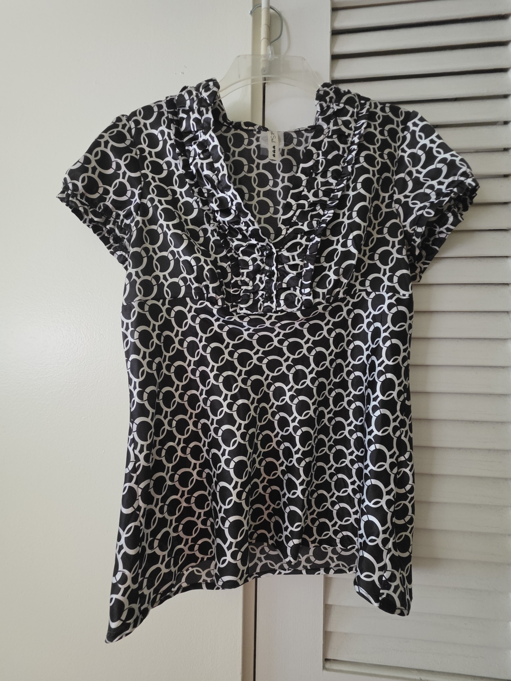 Heart Soul Black and White Ring Print Ruffle Neck Top